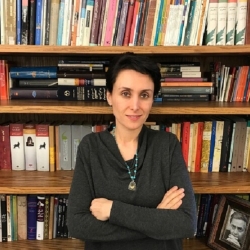 Fatemeh Shams against a bookcase